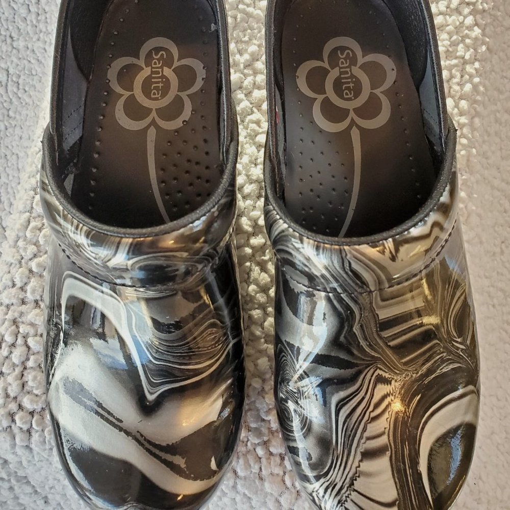 Sanita Patent Leather Black & Silver/grey Marbled Clogs Barely Worn